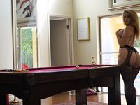 Blonde Pawg Baddie Showing the Cakes