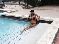 Amatuer Blonde Fucks stranger she meets at Pool in Miami | Porn Snaps