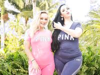 Big Dick Sucking Besties | Porn Snaps