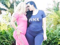 Big Dick Sucking Besties | Porn Snaps