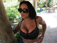 Big titty Milf Becca Diamond fucks bellboy Porn Snaps