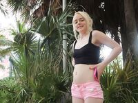 LoLa Summers South Beach Blowjob Photoset | Porn Snaps