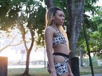 Sexy BlONDE EbONY Jayla Foxx Stretching and Showing Her ass | Porn Snaps