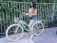 Latina Teen Serena Santos Blowjob | Naked Hustlers