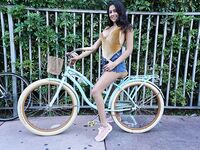 Latina Teen Serena Santos Blowjob | Naked Hustlers