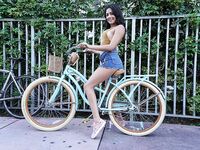 Latina Teen Serena Santos Blowjob | Naked Hustlers