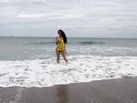 Pawg Gets wet at Beach | Porn Snaps