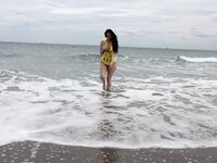 Pawg Gets wet at Beach | Porn Snaps