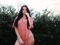 Voluptuous Beauty poses for the Camera | Porn Snaps
