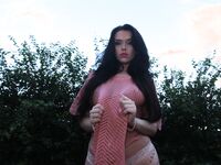 Voluptuous Beauty poses for the Camera | Porn Snaps